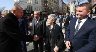 Cumhurbaşkanı Erdoğan: "Gençlerimizi internet mecralarındaki birtakım platformların sanal dünyalarına hapsederek sahip oldukları büyük medeniyet birikiminden mahrum bırakmak isteyenlere aradıkları fırsatı vermeyeceğiz"