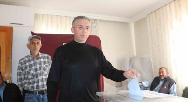 Dünyadaki Mars'ın rakipsiz muhtarı sandıklar açılmadan zaferini ilan etti