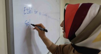 Ehliyet alabilmek için okuma yazma kursuna yazıldı