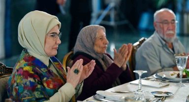 Emine Erdoğan, huzurevi sakinleriyle iftarda buluştu