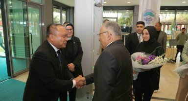 Endonezya Büyükelçisi Purnama'dan Başkan Büyükkılıç'a ziyaret