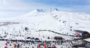 Erciyes Kayak Merkezi 2 buçuk ayda 2 milyon turiste ev sahipliği yaptı