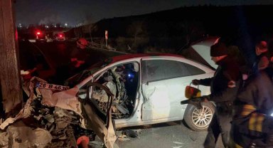Eskişehir'de feci kaza: 190 kilometre hızla direğe çarpan otomobilin sürücüsü hayatını kaybetti