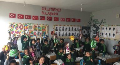Eskişehir'de toplanan oyuncaklar Van'daki miniklere yollandı