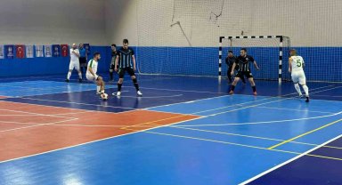 Eskişehir'in ev sahipliği yaptığı Futsal Az Görenler 1. Llig'inde ilk maçlar oynandı
