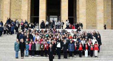 Eskişehirli öğretmen, öğrenci ve velilerden Anıtkabir'e ziyaret