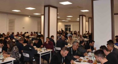 ESOGÜ Hastanesi personeli ve hasta yakınları iftarda bir araya geldi