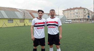 Futbolcu baba oğul, aynı takımda top koşturuyor