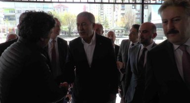 Hulusi Akar: "Sandıktan çıkan karara herkes saygı duyacak"