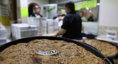 İftar ve sahur sofralarının vazgeçilmezi tahinli pide