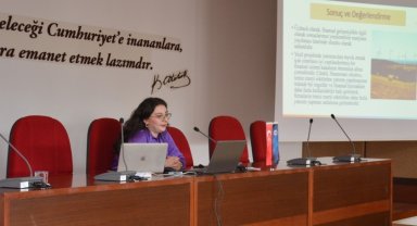 İİBF'de "Yenilenebilir Enerji Üretimini Etkileyen Faktörler" konuşuldu