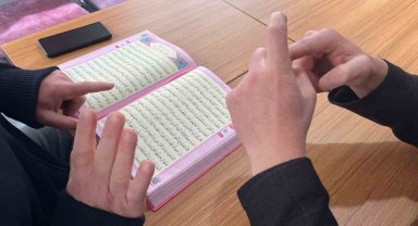 İşitme engellilerin Ramazan'da 'Kur'an-ı Kerim' azmi takdir topluyor