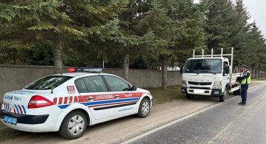 Jandarma ekiplerince 645 sürücüye 1 milyon 498 bin 259 TL para cezası kesildi
