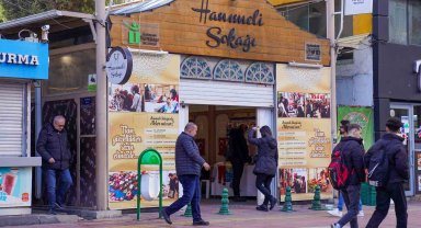 Kadınların el emeği, 8 yıldır Hanımeli Sokak'ta sergileniyor