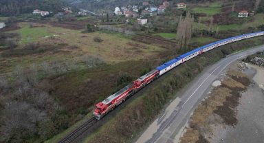 Kara Elmas Ekspresi ile Filyos limanı aynı karede