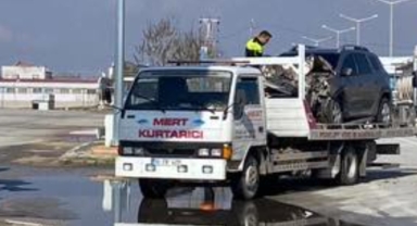Karaman'da Genç Kızın Kullandığı Cip Beton Pompasına Çarptı