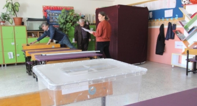 Karaman'da okullara sandık ve oy kullanma kabinleri yerleştirildi