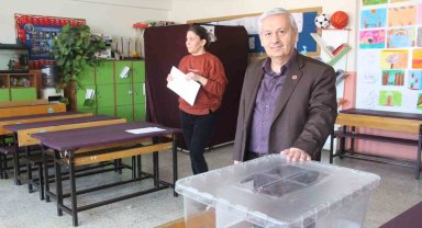 Karaman'da okullara sandık ve oy kullanma kabinleri yerleştirildi