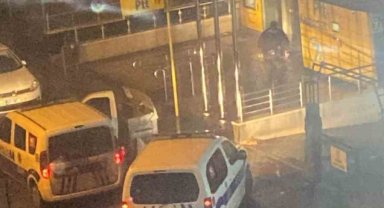 Kargosunu teslim alamayan şahıs PTT şubesinin camlarını kırdı