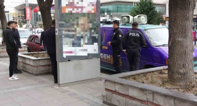 Kayseri'de DEM Parti'nin seçim aracı kurşunlandı