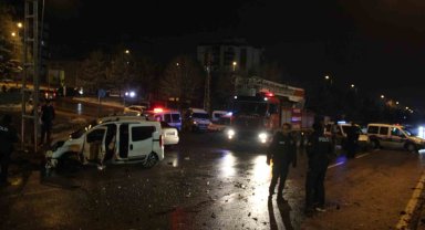 Kayseri'de hafif ticari araç ile pikap çarpıştı: 5 yaralı