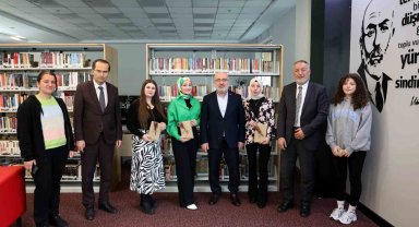 KAYÜ Rektörü; çok kitap okuyan öğrencileri ödüllendirdi