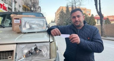 Kaza yapan sürücüden "Sol ön farını yanlışlıkla kırdım. Beni ara kardeşim" notu