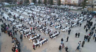 Kazım Kurt'tan Büyükdere'ye 5 bin kişilik dev iftar sofrası