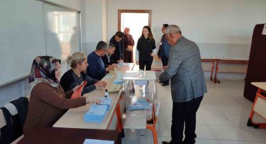 Kırşehir'de vatandaşlar erken saatlerden itibaren sandık başına gitti