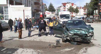 Konya'da 2 otomobil çarpıştı: 3 yaralı