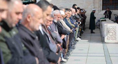 Konya'da İsrail'in yardım konvoyuna saldırısında hayatını kaybedenler için gıyabi cenaze namazı kılındı