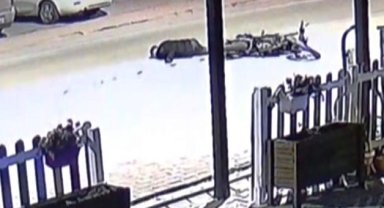 Konya'da motosikletlerin kafa kafaya çarpıştığı anlar güvenlik kamerasında