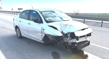 Konya'da otomobil bariyere çarptı: 1 yaralı