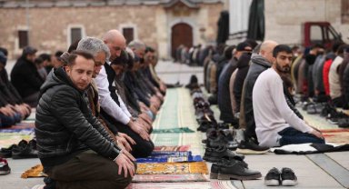 Konya'da Ramazan ayını ilk Cuma namazı kılındı
