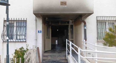Kundaklanan apartmandan sızan dumanlar iki kişiyi hastanelik etti