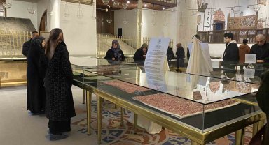 Mevlana Müzesi'ndeki Sakal-ı Şerif tekrar ziyarete açıldı