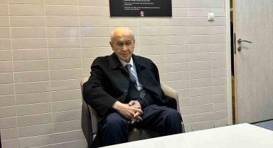 MHP Lideri Bahçeli kurultay öncesi omzunu burktu