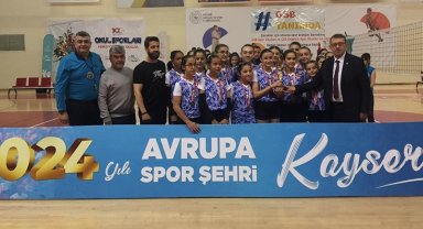 Midi Kızlarda Şampiyon Kayseri Voleybol Kulübü