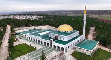 Nebi Hatipoğlu'dan 100. Yıl Camii hakkında paylaşım