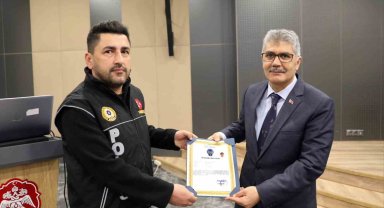 Niğde'de uyuşturucu operasyonunda yaralanan polislere başarı belgesi