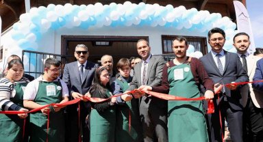 Niğde'nin en 'özel' kafesi açıldı