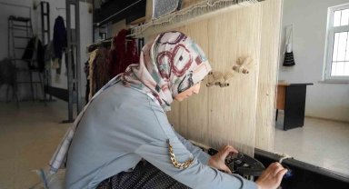 Niğde'nin unutulmaya yüz tutan tescilli Obruk halısı kadınların elinde değer buluyor