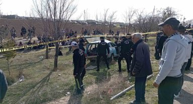 Otobüs durağında bekleyenlere otomobil çarptı: 3 ölü, 6 yaralı