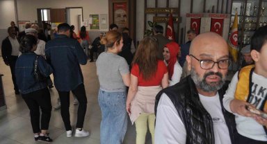 Oy kullanmaya aynı saat diliminde giden vatandaşlar yoğunluğa sebep oldu