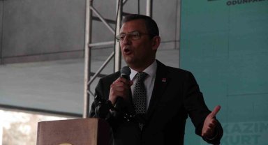 Özgür Özel, AK Parti adayına yüklenirken yanlış üstüne yanlış konuştu