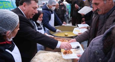 Özkan Alp 71 Evler Mahallesi'nde iftar düzenledi