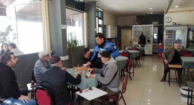 Polis yüzlerce vatandaşı hırsızlık ve dolandırıcılık konularıyla ilgili bilgilendirdi