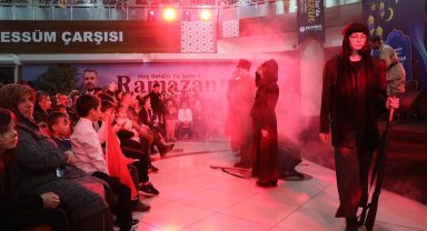 Pursaklar'da 'İstiklal' tiyatro oyunu vatandaşlarla buluştu