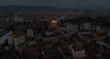 "Oruç günahlara kalkandır" mahyası Reşadiye Camii minarelerine asıldı