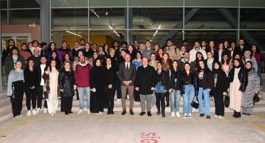 Rektör Erdal İKAF'24'te görev alan öğrencilerle iftarda buluştu